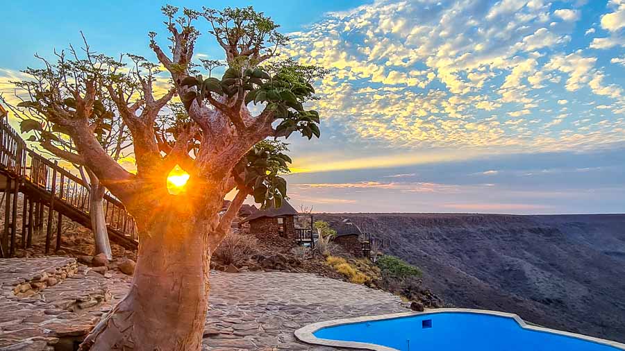 Namibia Rundreise Corona, Grootberg Lodge, Pool, Sonnenaufgang